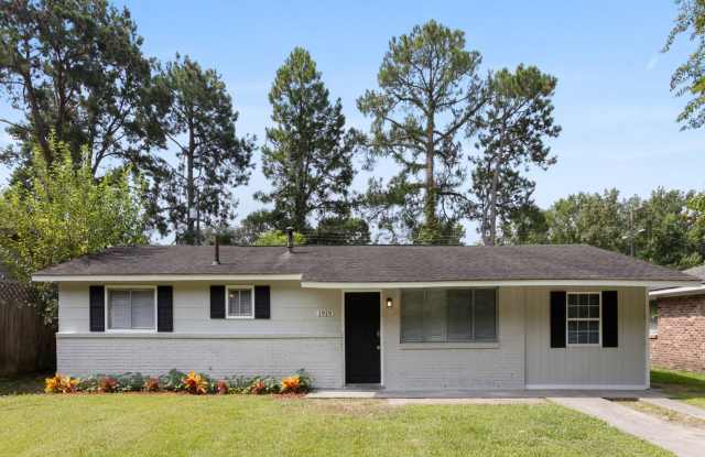 Large 3BR/1BA Eastside Savannah Home For Rent photos photos