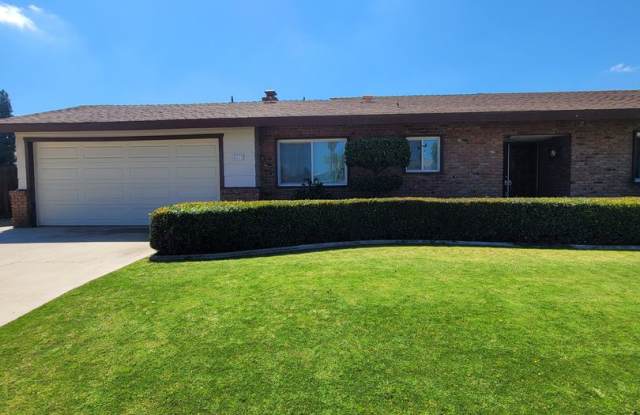 Comfortable 3BD/2BA Home in Bakersfield's 93309! photos photos