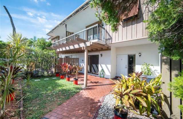 6845 NW 169th St photos photos