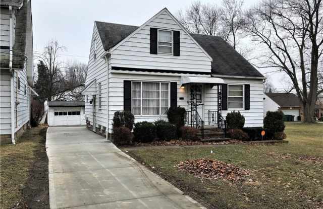 18990 Raymond photos photos