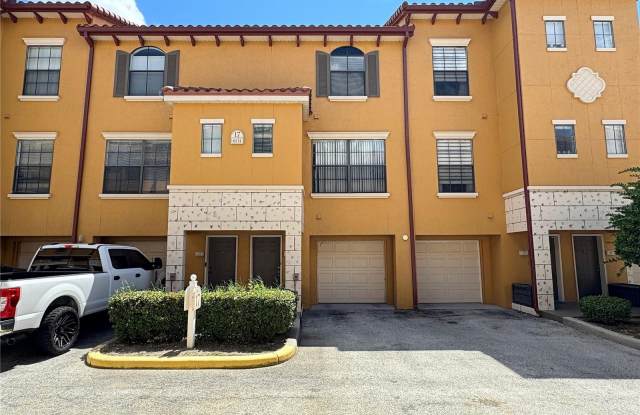 6131 METROWEST Boulevard photos photos