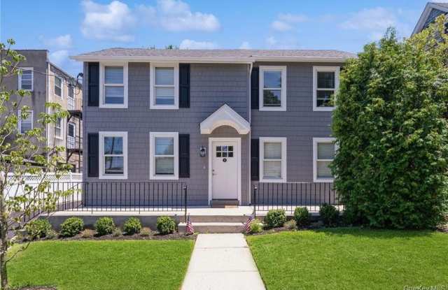 5 Carlton Avenue - 5 Carlton Avenue, Port Washington, NY 11050