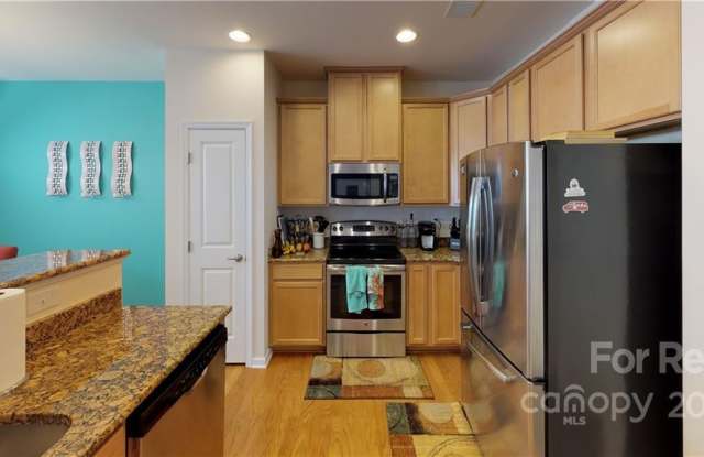 3343 Tulip Tree Lane Gallery 3