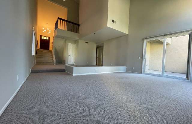 Impeccable end-unit La Mancha townhome in Mission Viejo Gallery 3