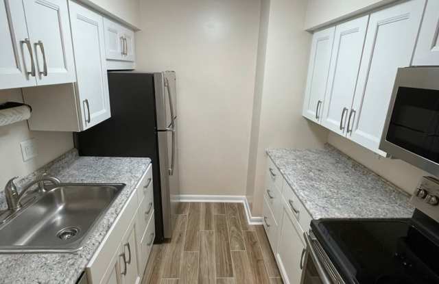 Cozy 1 Bedroom in a Quiet Building in Emsworth! Gallery 3