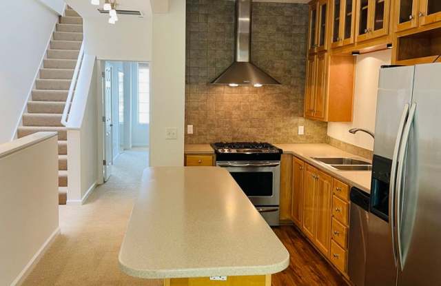 Modern Living in Spacious 2bed/2 bath West Sacramento Townhome Gallery 4