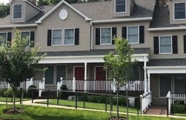7 Nathan Hale - 7 Nathan Hale Dr, Huntington, NY 11743