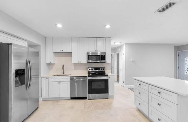 5712 17TH AVENUE N photos photos