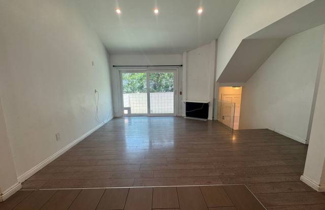 590 W Huntington Dr # H photos photos