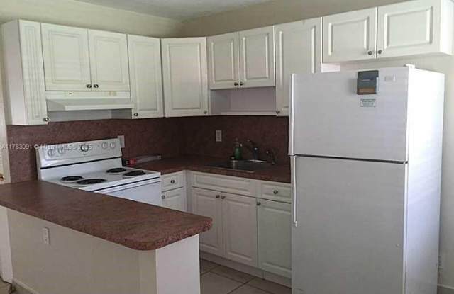 5174 NE 6th Ave photos photos