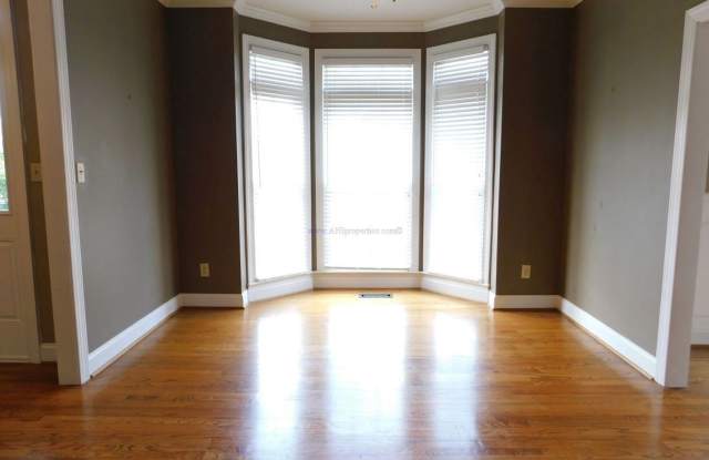 143 Katy Circle Gallery 2