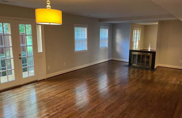 6732 Hillandale Road Gallery 4