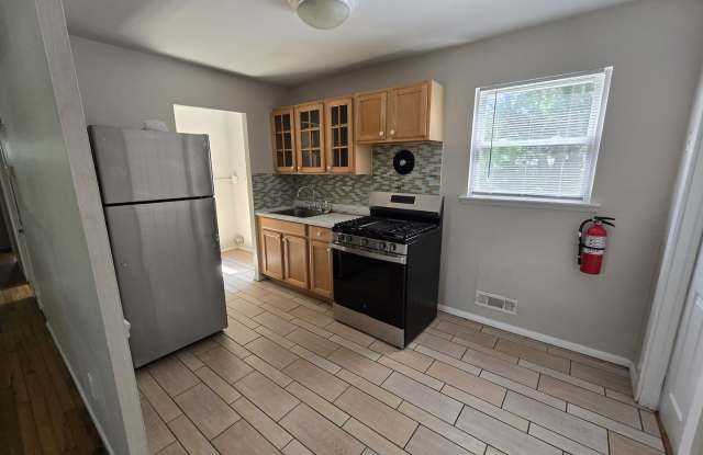 3 Bedroom, 1 Bathroom, Plus enclosed porch photos photos
