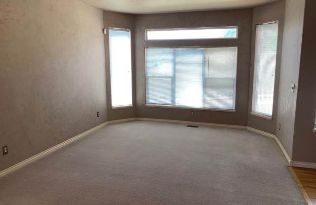 5135 Briscoglen Drive Gallery 3