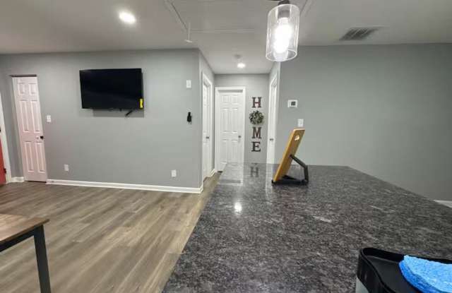 Room in 3 Bedroom Home in Riverdale Gallery 4