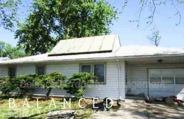 1108 SW 37th Street - 1108 Southwest 37th Street, Topeka, KS 66611