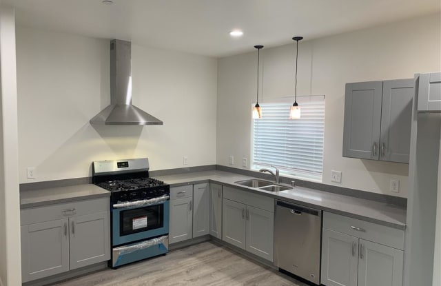 946 E Washington Ave - 946 West Washington Avenue, Escondido, CA 92025