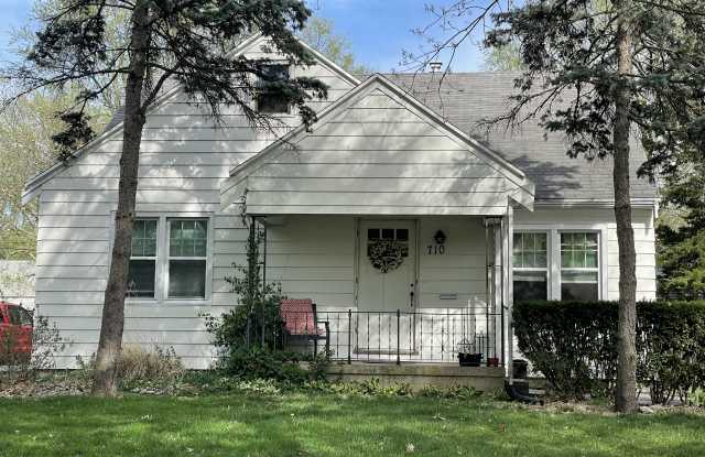 710 S Maple St photos photos