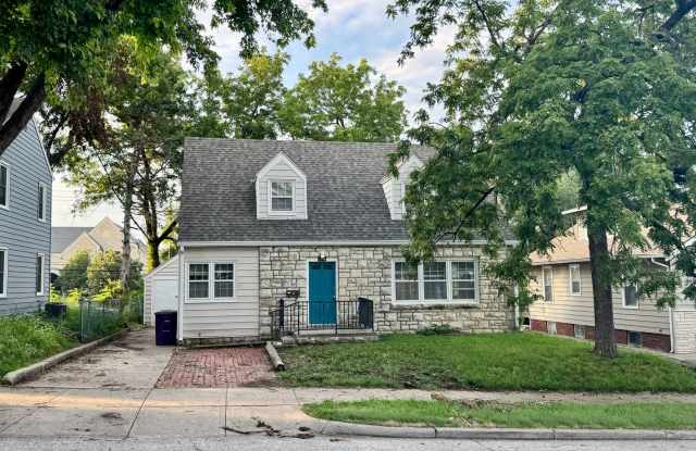 PRE LEASING 27/28 School Year! Large 5 Bed House Just 1 block from KSU! Gallery 1