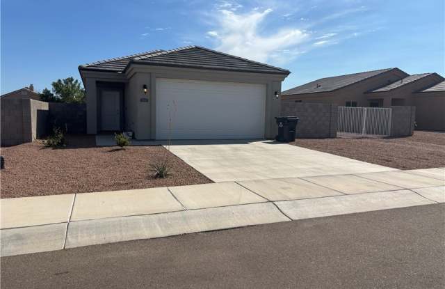 3306 E Farm Crest Avenue Gallery 1