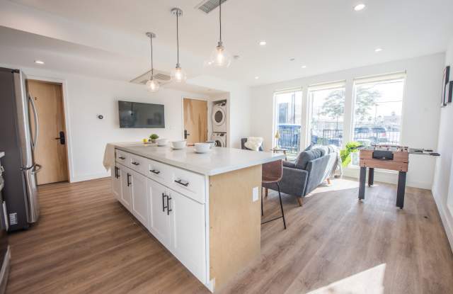 1651 W 37th Pl - Co-Living Housing photos photos