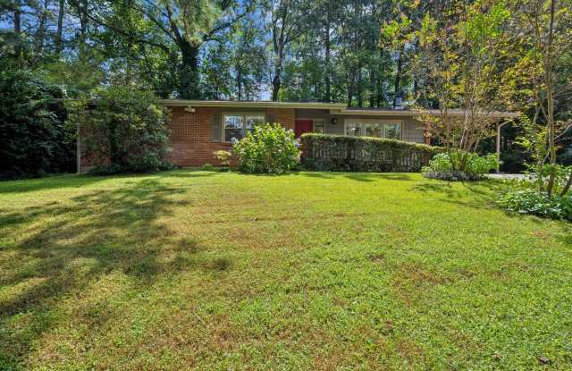 Charming 3BR House in Smyrna - 1990 Glenroy Place, Smyrna, GA 30080