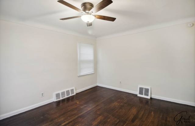 3 Bedroom Bungelow $1250/Mo Gallery 4