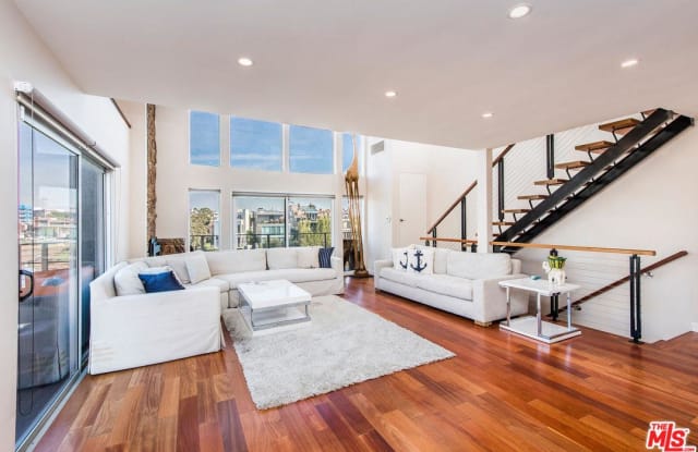 4105 PACIFIC Avenue - 4105 S Pacific Ave, Los Angeles, CA 90292