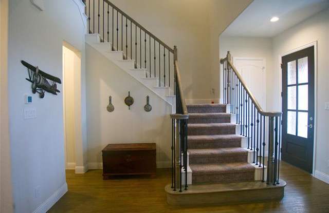 2521 Gramercy Park Drive Gallery 2