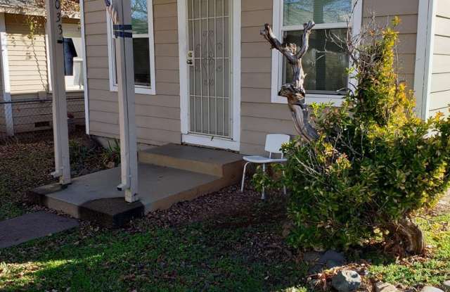 Remodeled One Bedroom Cottage With Private Yard photos photos