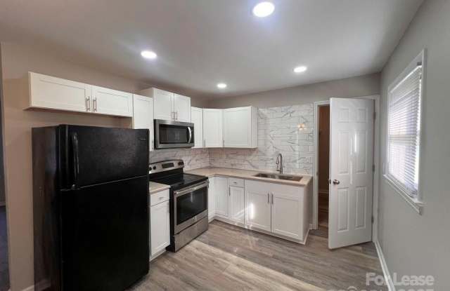 276 E Mclelland Avenue - 276 East McLelland Avenue, Mooresville, NC 28115