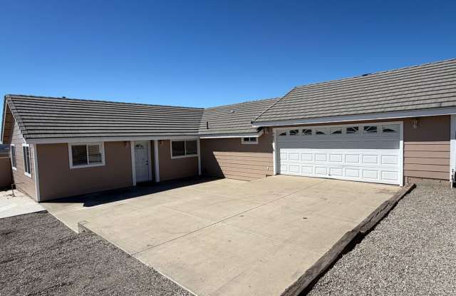 4 Bedroom, 3 Bathroom Nipomo Home Gallery 1