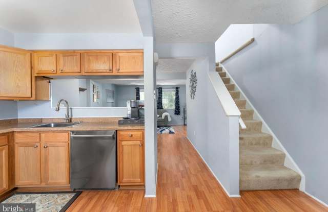 1684 THENIA Place Gallery 1