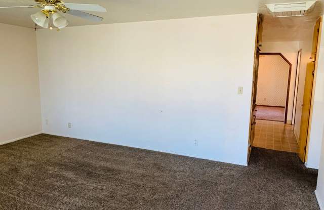 1934 E OAKRIDGE DRIVE Gallery 4