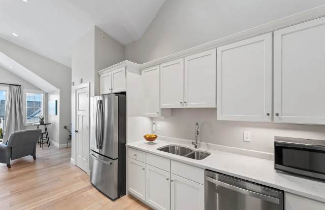 298 York St - 298 York Street, York Harbor, ME 03909