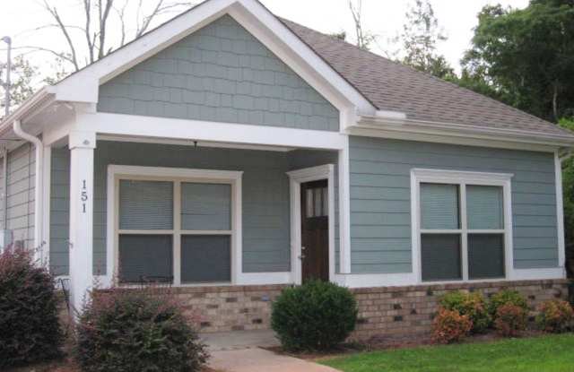 Two Bedroom Near Downtown Available! Gallery 1