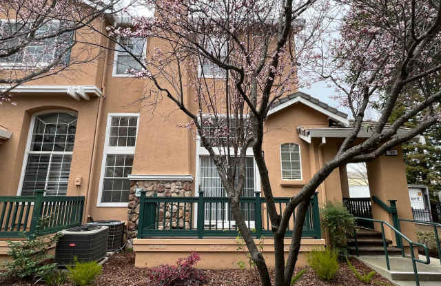 Beautiful New Tri-Level Home w/2 car attached Garage photos photos