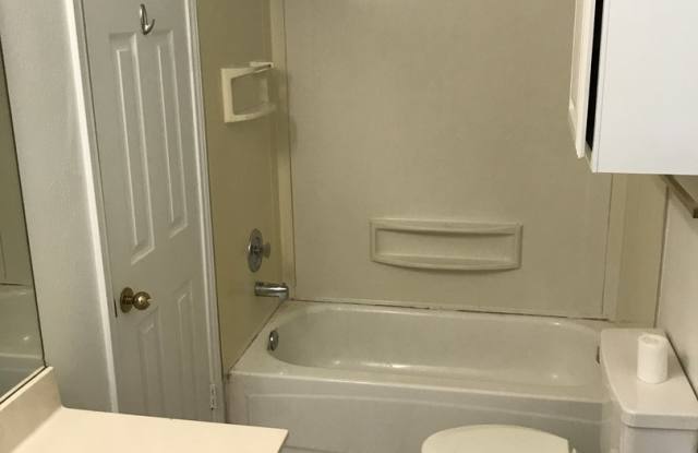 2/2 West Campus Apartment photos photos