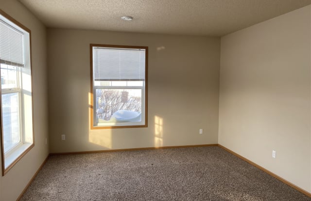 4330 47th St S - 4330 47th Street South, Fargo, ND 58104