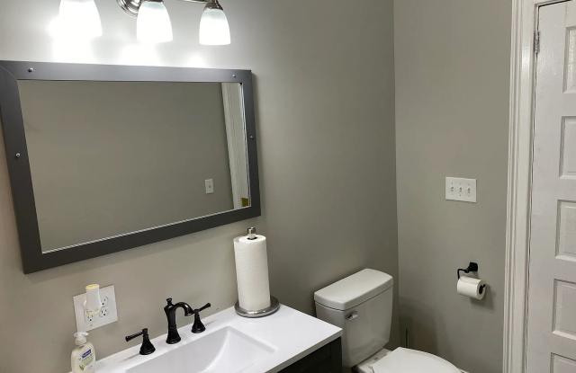 Room in 4 Bedroom Home in Gastonia Gallery 4