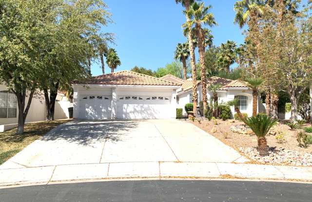 Green Valley Gem with Large Pool, 4 bedrooms, and 3 car garage Gallery 3