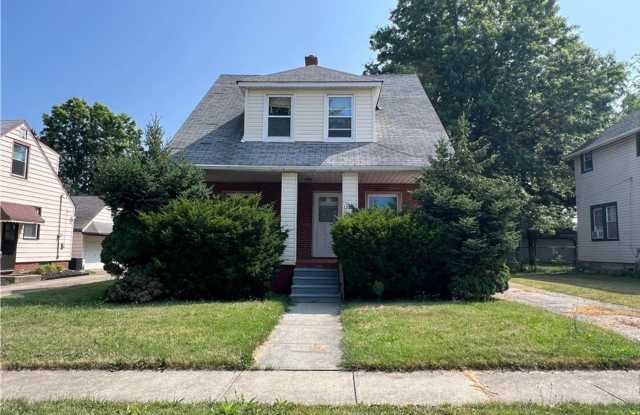 Inviting 3-Bedroom Rental with Natural Light  Charm photos photos
