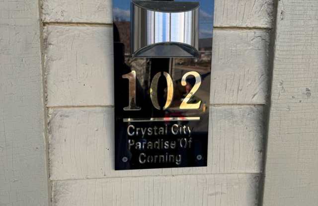 8 E First Street #102 Gallery 2
