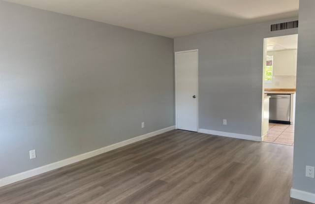 MOVE IN SPECIAL FIRST MONTH $1 2BD/1.5BA Two-Story Condo – Bullhead City | $1,050/Month Gallery 3