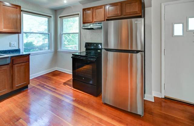 Charming 2-bed/1-bath Steps From Lake Monona Gallery 4