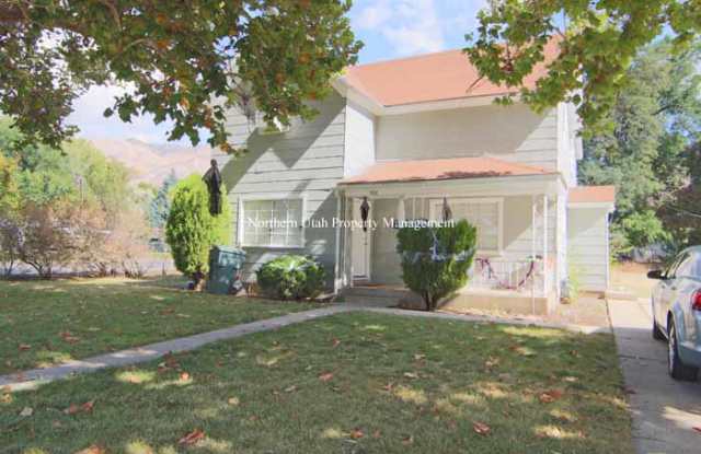 1902 Jackson Ave photos photos