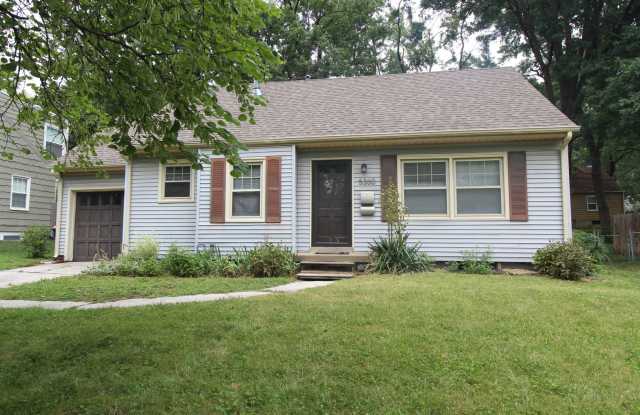 Updated 2 Bedroom 1 Bath Home in Roeland Park photos photos