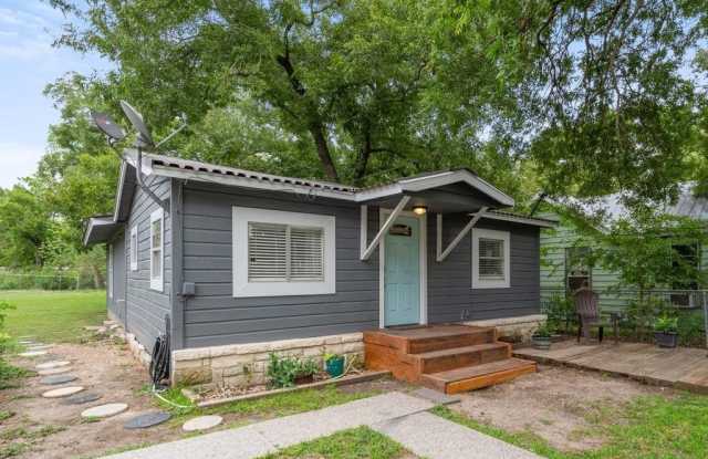 203 S Rhomberg Street - 203 South Rhomberg Street, Burnet, TX 78611