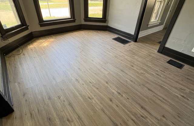 626 W 2nd Unit 1 - 1 Bedroom 1 Bathroom - 626 West 2nd Street, Waterloo, IA 50701