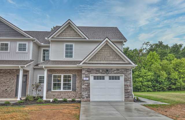 BRAND NEW STUNNING 3 Bed 2.5 Bath in Manchester! - 231 Creek Wood Road, Manchester, TN 37355